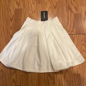 PRETTYLITTLETHING White Pleated Side Split Tennis Skirt